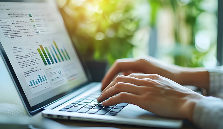 広告運用の実績・事例：経営層向けホワイトペーパーのダウンロード施策